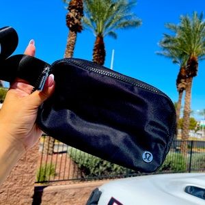LULULEMON Black Everywhere belt bag NWT